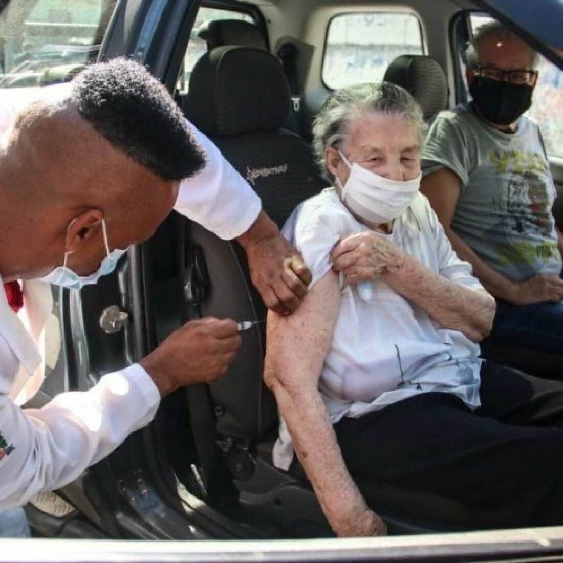Vacinação em idosos de 73 anos começa hoje