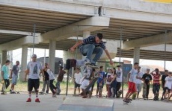 ONG Social Skate atende 150 crianças em Poá