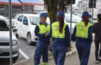 Concessionária orienta arujaenses