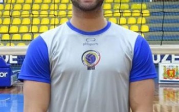 Vôlei adulto faz 1ª partida em casa