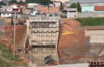 Borges garante piscinão pronto em duas semanas