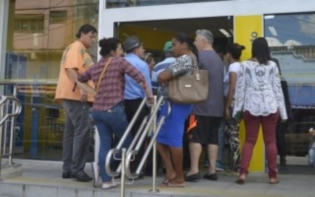 Atendimento do BB tem filas e demora