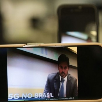 Ao vivo: Fábio Faria fala sobre implementação do 5G no Brasil