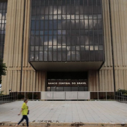 Copom eleva juros básicos da economia pela primeira vez em seis anos