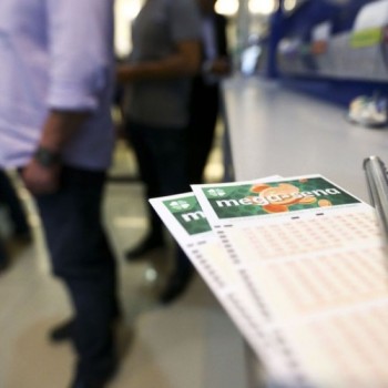 Mega-Sena acumula e prêmio vai para R$ 45 milhões
