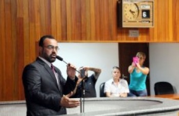 Câmara aprova moção contra reestruturação