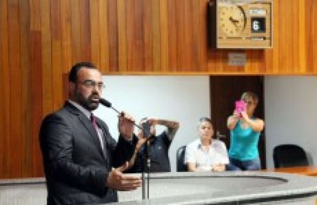 Câmara aprova moção contra reestruturação