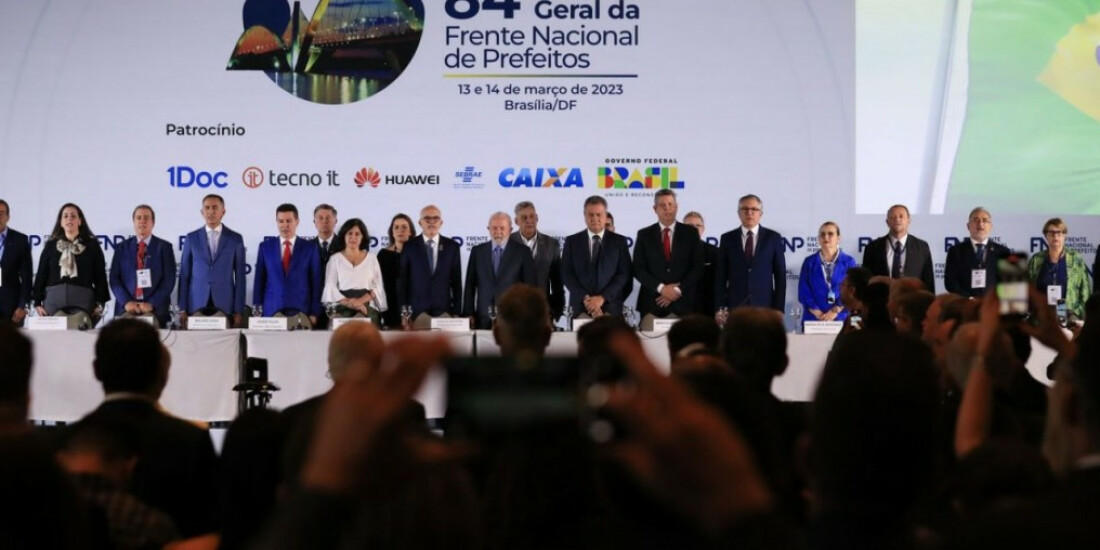 Lula quer banco público emprestando para obras em municípios