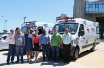 Prefeitura recebe ambulâncias: