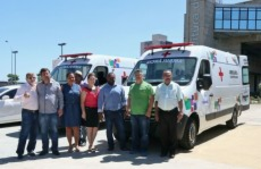 Prefeitura recebe ambulâncias: