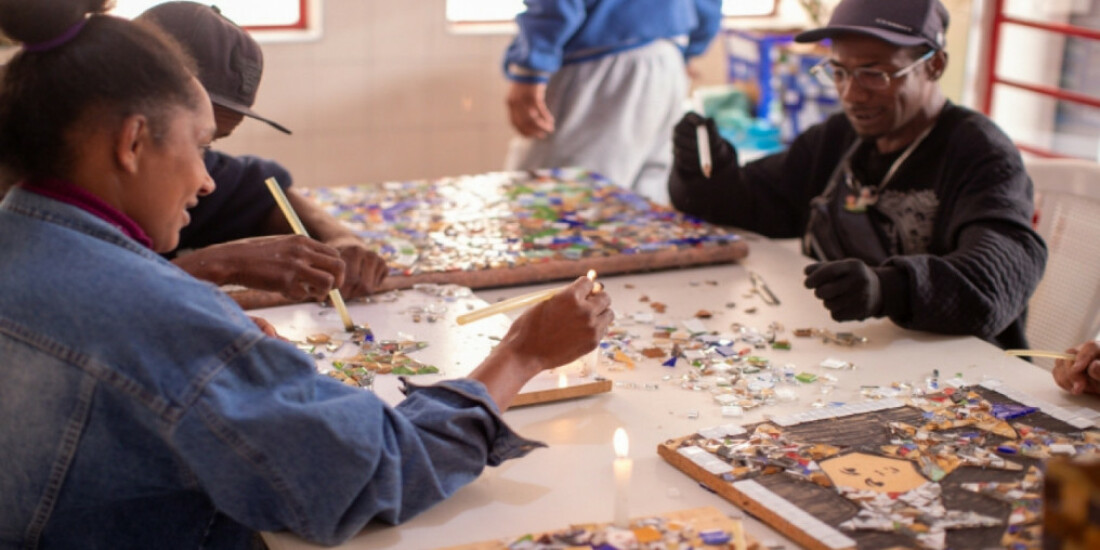 Centro Pop de Mogi promove oficias de arte e artesanato