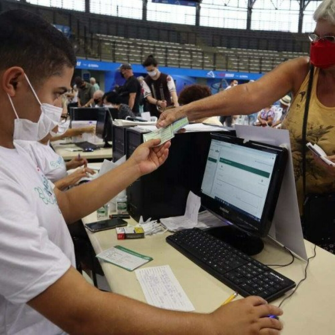 Vacinação segue hoje com idosos de 75 e 76 anos