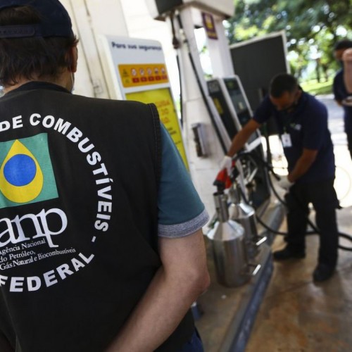 ANP autua postos de gasolina durante primeiro dia de força-tarefa