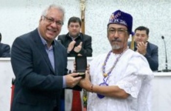 Mestre Yuna recebe medalha Nelson Mandela em Suzano