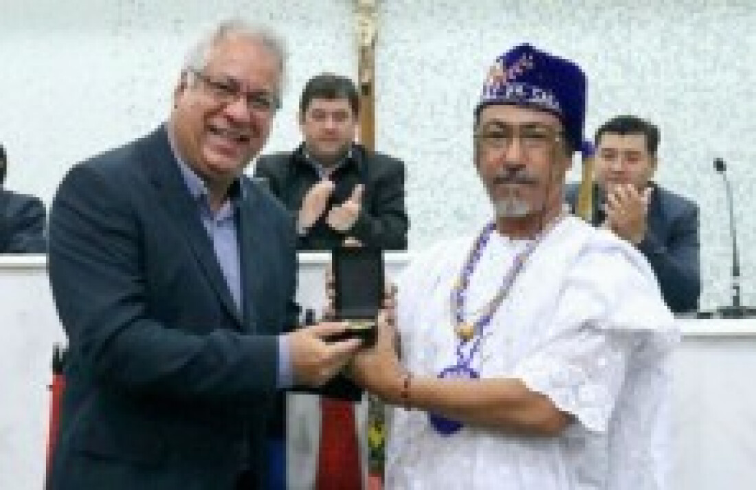 Mestre Yuna recebe medalha Nelson Mandela em Suzano