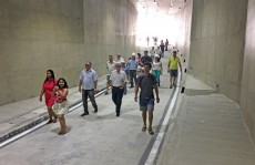 Comerciantes e moradores visitam túnel que será inaugurado amanhã