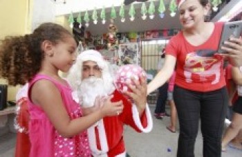 Grupo realiza ação social em escola