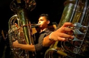 Mario Portes apresenta concerto a céu aberto