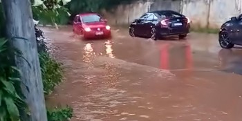 Morador de Suzano reclama de alagamentos