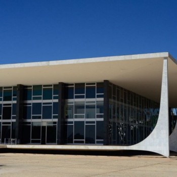 STF mantém lei que proíbe reajuste para servidores até dezembro