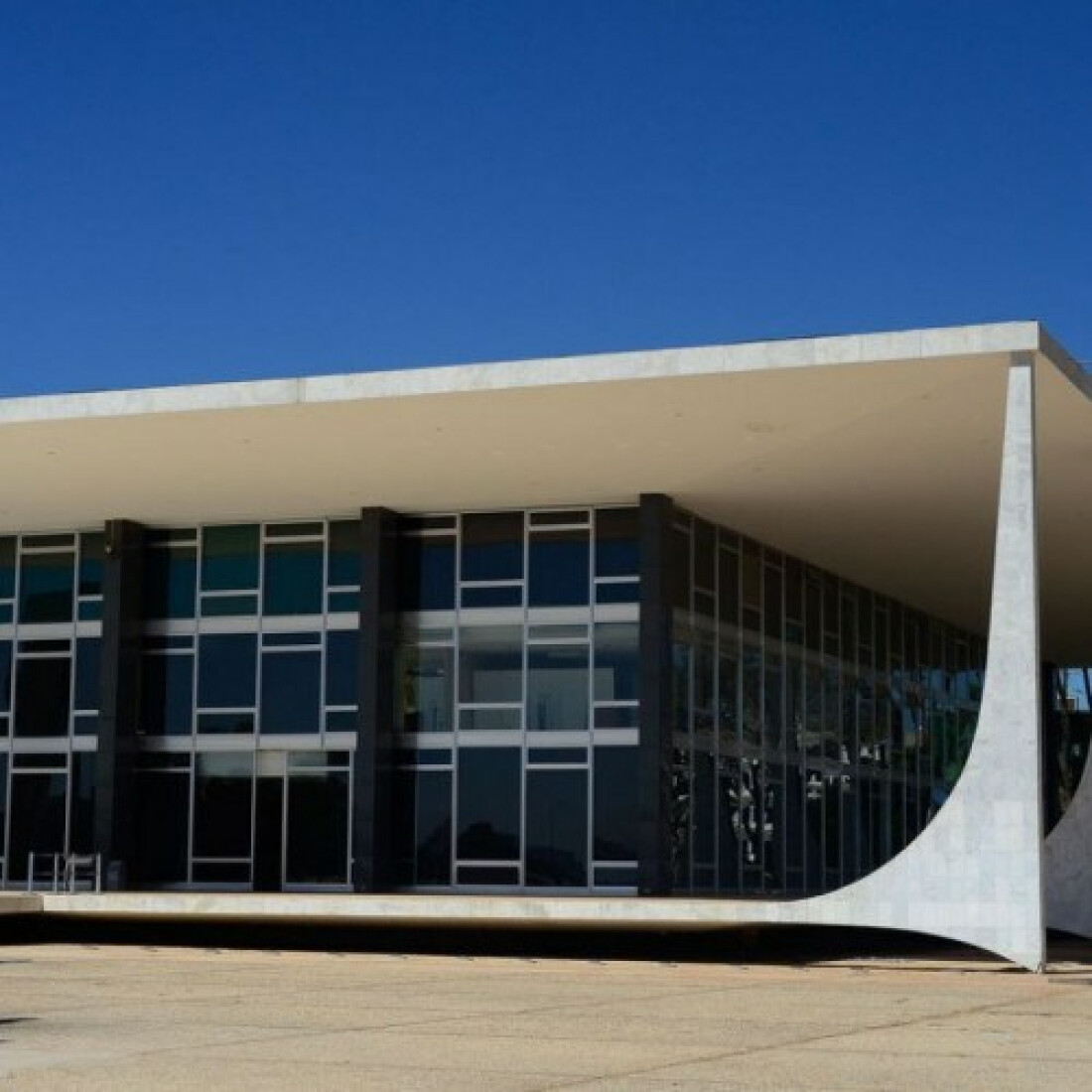 STF mantém lei que proíbe reajuste para servidores até dezembro