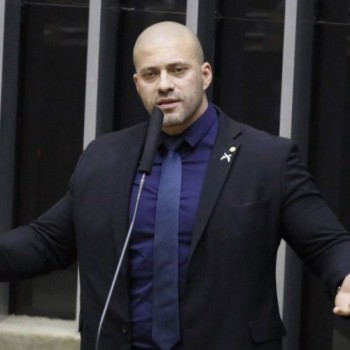 Deputado Daniel Silveira segue para prisão domiciliar