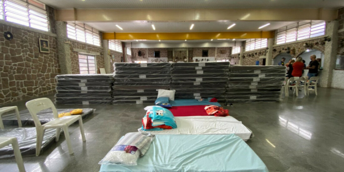 Itaquá cria abrigos e monta para atender famílias