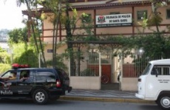Policial escapa de roubo e mata suspeito