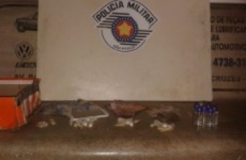 Menores são pegos com drogas: