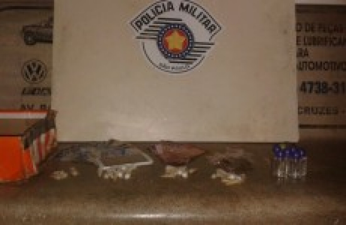 Menores são pegos com drogas: