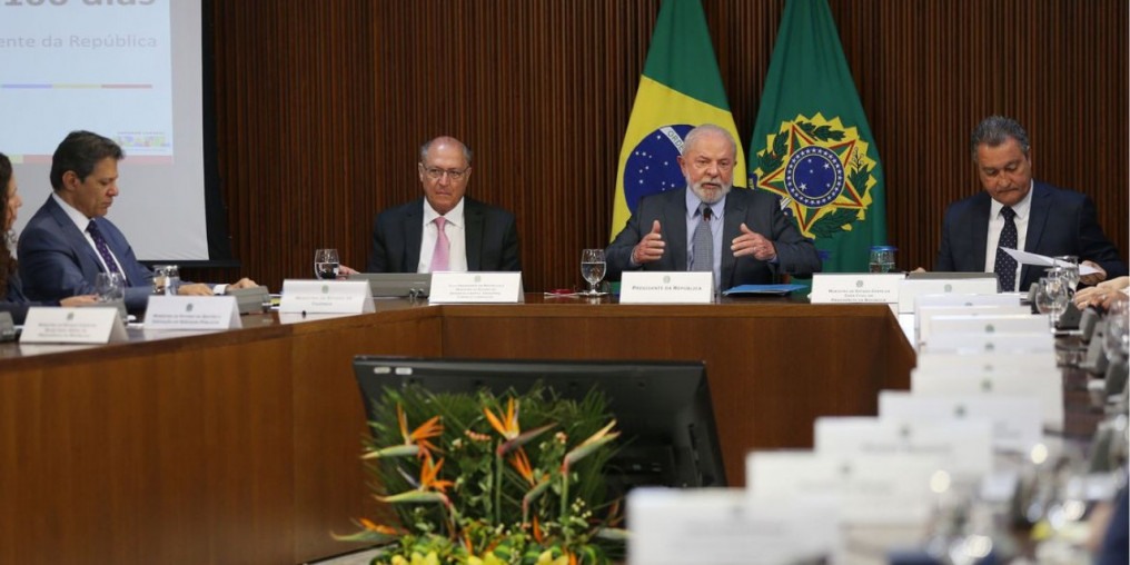 Presidente pede unidade de ministros em anúncios do governo