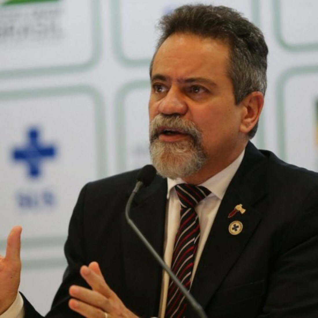 Covid-19: governo federal negocia 168 milhões de doses de vacina