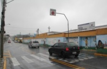 Desrespeito à faixa de pedestres gera transtornos