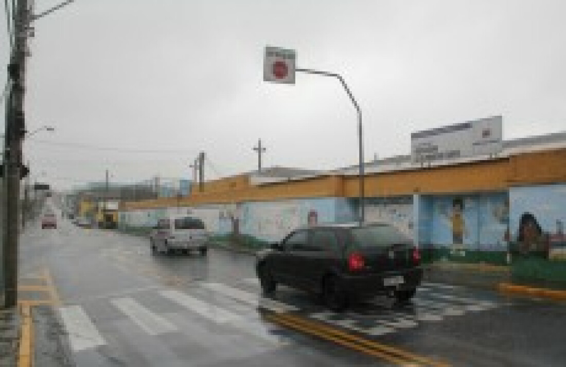 Desrespeito à faixa de pedestres gera transtornos