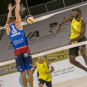 Evandro e Guto são vice-campeões de vôlei de praia em Doha