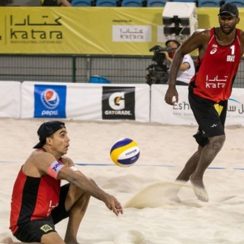 Evandro e Guto se classificam à final do vôlei de praia em Doha