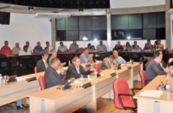 Câmara reduz número de assessores de 45 para 30