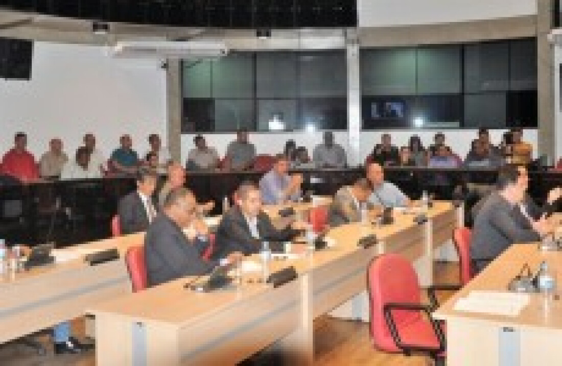 Câmara reduz número de assessores de 45 para 30