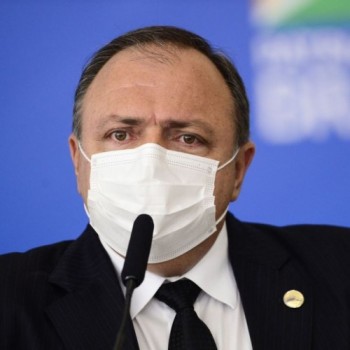 Ao Congresso, Pazuello nega atraso em cronograma de vacinação