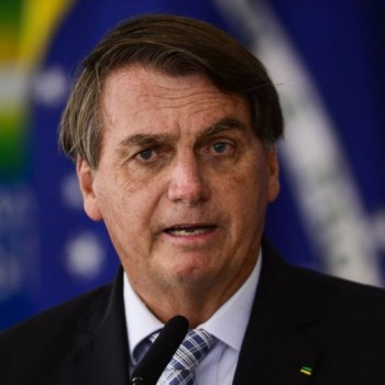 Bolsonaro sanciona projeto sobre compra de vacinas por estados
