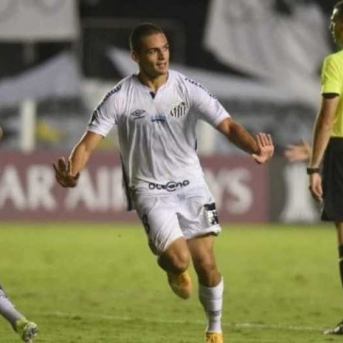 Técnico do Santos tenta encontrar o jogo ideal