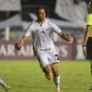 Técnico do Santos tenta encontrar o jogo ideal