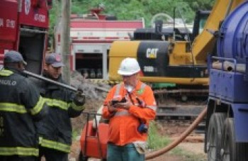 Cetesb e Bombeiros localizam furto de gasolina em Itaquá