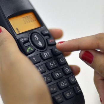 Telefone faz 145 anos: brasileiros contam histórias sobre o aparelho