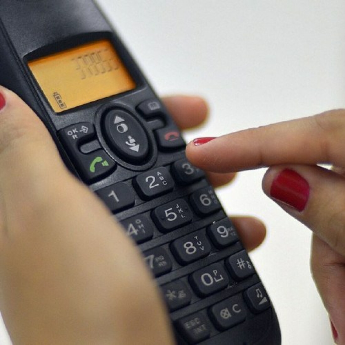 Telefone faz 145 anos: brasileiros contam histórias sobre o aparelho