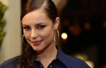 Paolla Oliveira se diverte como a vilã da novela
