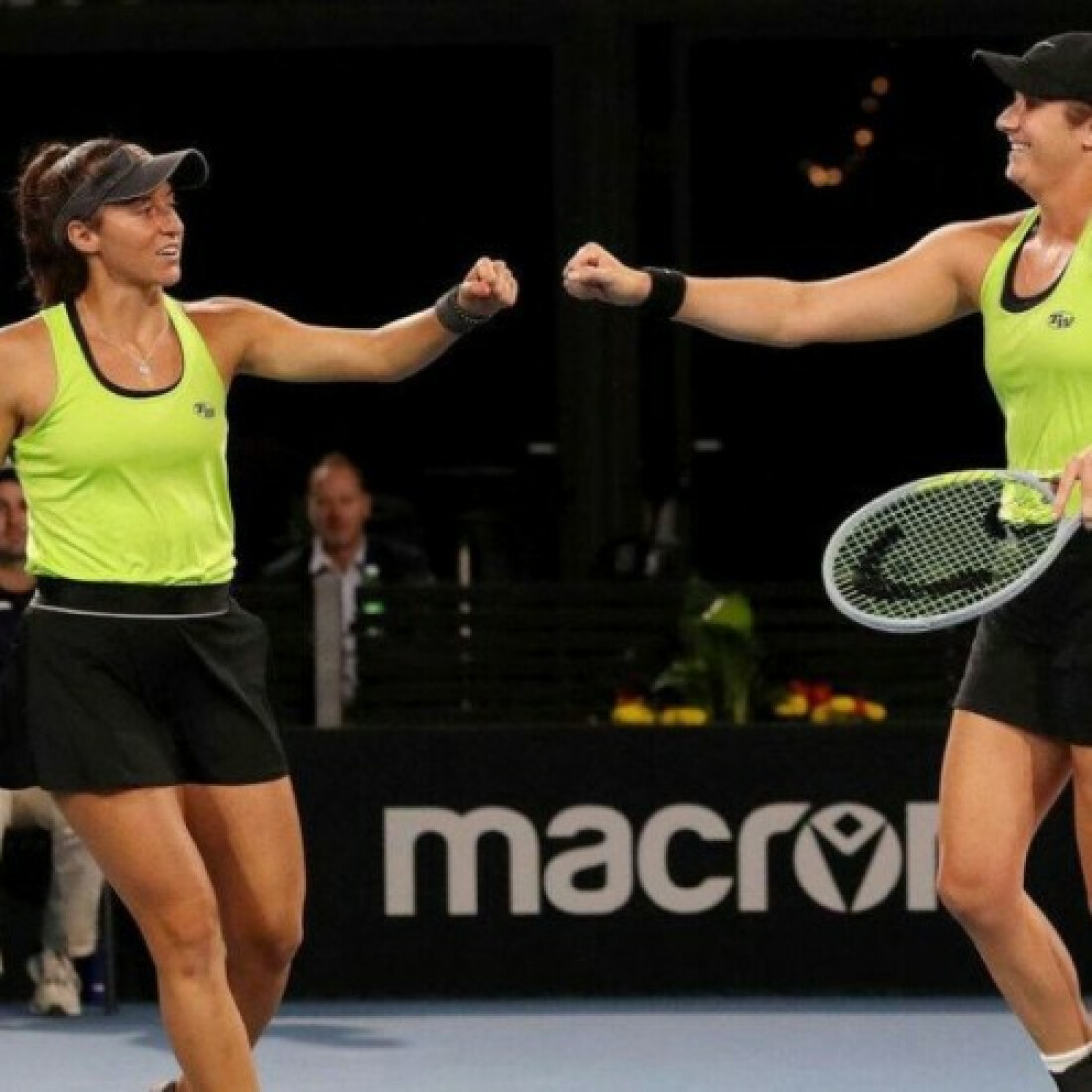 Dupla de Stefani estreia bem e avança às oitavas de WTA de Dubai