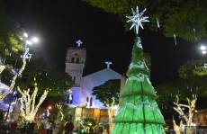 Iluminação de Natal toma praça da Matriz: