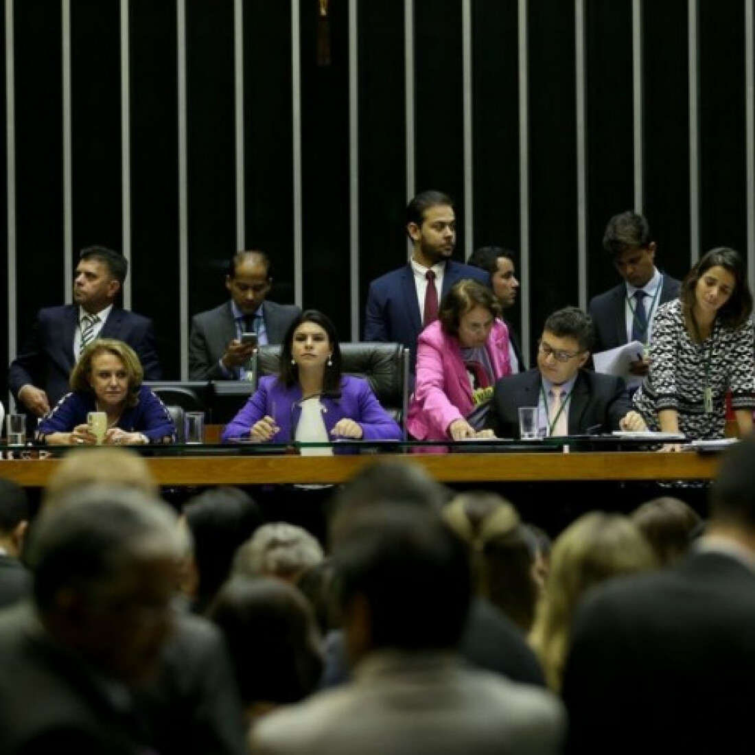 Com pouca representatividade política, mulheres ainda buscam direitos