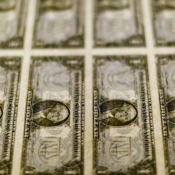 Dólar fecha praticamente estável depois de chegar a R$ 5,87